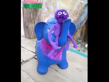 Knut reitet den Elefanten!