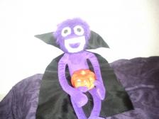 Knut verkleidet sich als VAMPIR