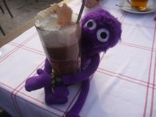 Ausnahmsweise mal eine heisse Schokolade mit Sahne und Rum für den Kleinen...