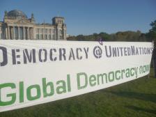 Knut ist einfach zu klein. Oder das Banner zu groß?