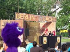 Warum haben die denn so komische Stöcke an den Armen?