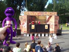 Knut hat noch seine Dänemark-Fahne um. Seufz.