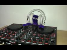 DJane Knutine rockt die Tanzfläche