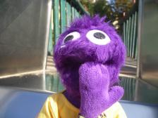 Knut fällt gerade auf, dass er gar keine Hose an hat! Wie Peinlich!