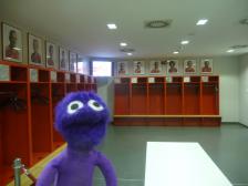 Nein, alles leer. Was der Ribery wohl da in seinem kleinen Schliessfach hat?