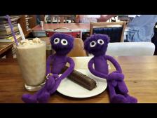 Eiskaffee und Suesses - gute Wahl!