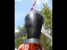 Noch eine Rakete. Nicht runterfallen Minnie!