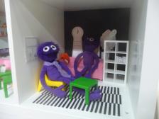 Tobi... warum haben wir eigentlich keine M&ouml;bel in Knutgr&ouml;&szlig;e?