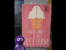 Minnie mag Eis. Und rosa Schilder.