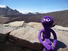 An einer Stelle gibt es eine Lücke, da können die Wolken hereinwabern. Cooler Anblick.