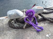 und das andere Ende hierdurch und... Mist! Ich stecke fest!