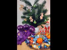 Wer singt da so schön vom Baum herab? Es ist Polly als Engel!