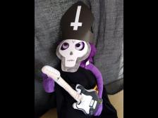 Warum ich wie der alte Sänger klinge? Äh, hört euch mal dieses krasse Gitarrensolo an!