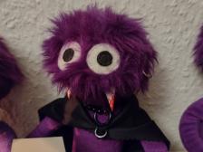 Holly hat sich ordentlich zurechtgemacht. Sogar mit Ohrringen! Kreisch!