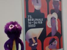 Immerhin die Farbe der Leute haben sie gut getroffen.